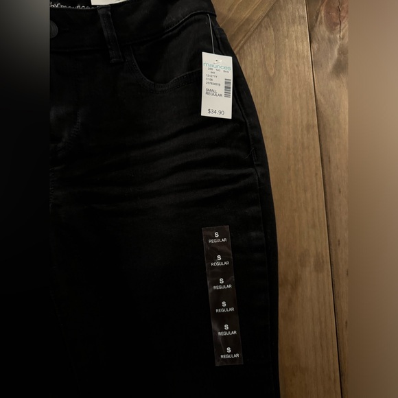 m jeans by Maurice's - Picture 3 of 4